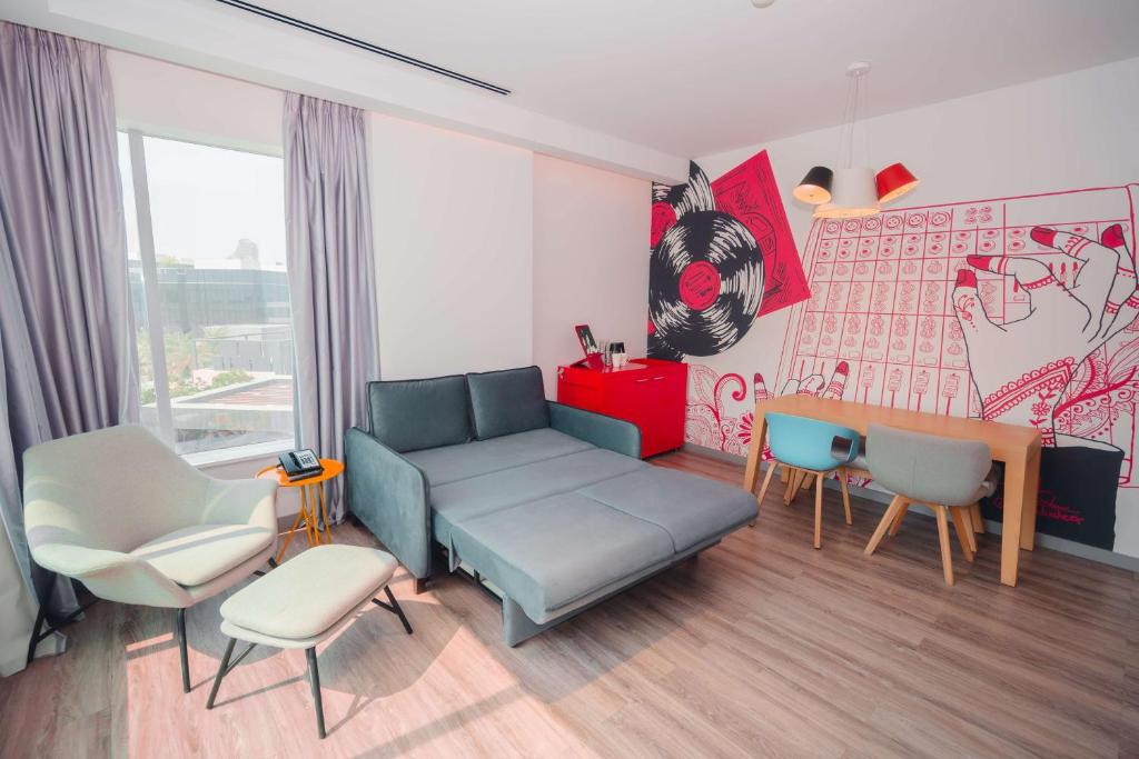 Radisson RED Dubai Silicon Oasis - Resim 30