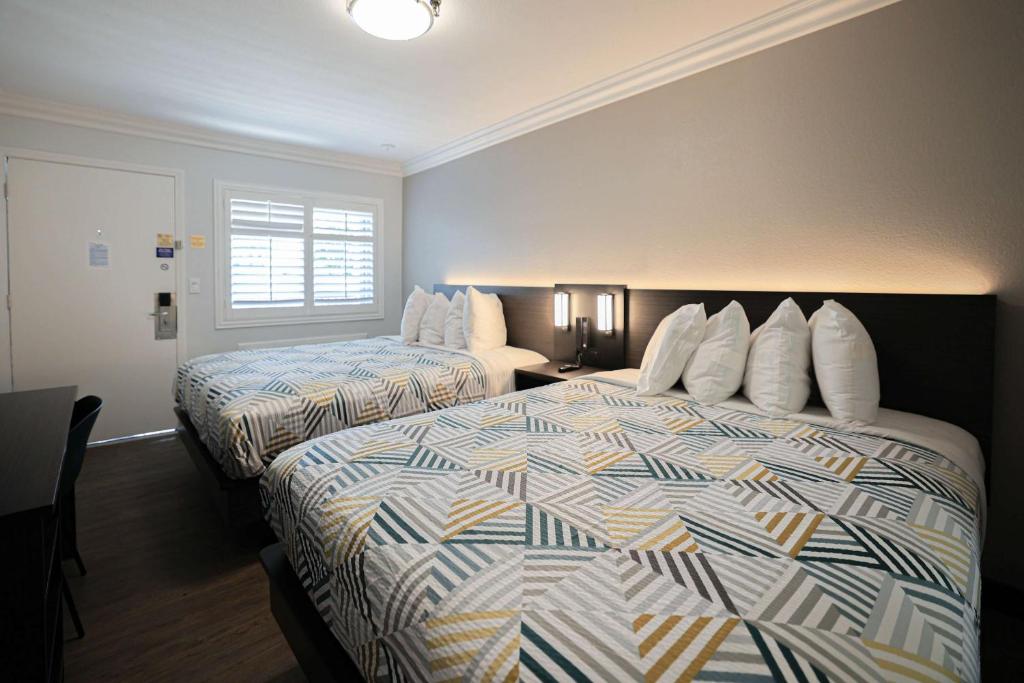 Motel 6, Tustin, Orange County-CA - Chambre Queen Avec Deux Lits Queen - Non-fumeur