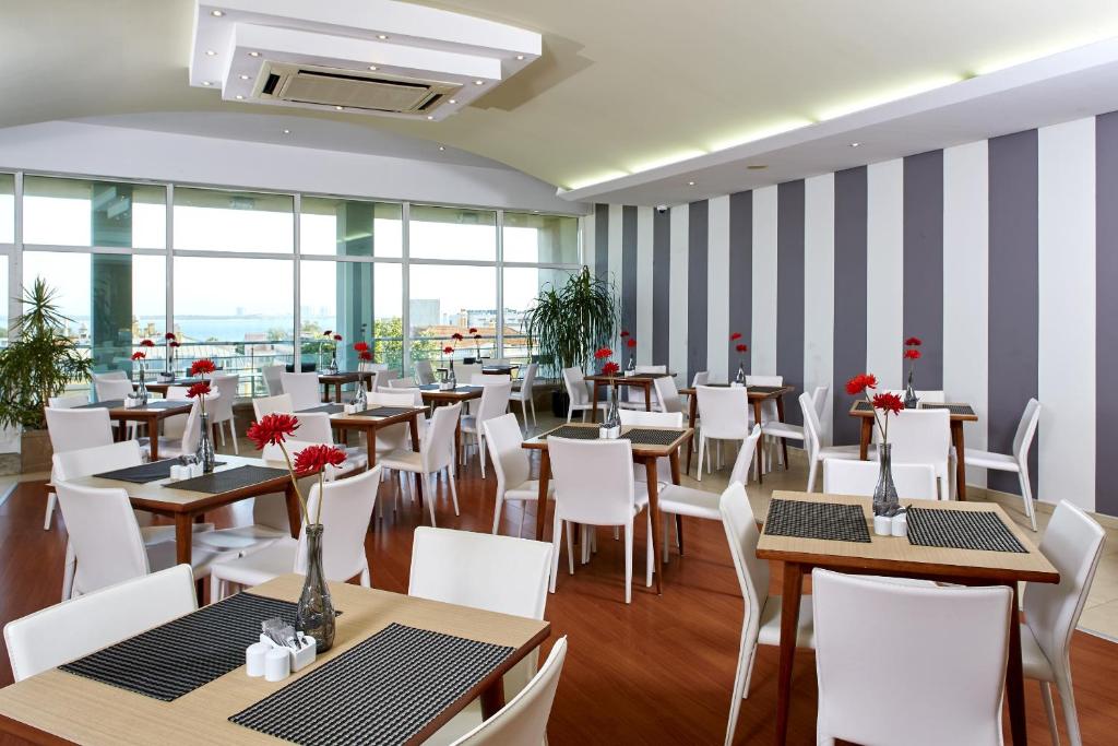 Ресторан / где поесть в Luna Esperanca Centro Hotel