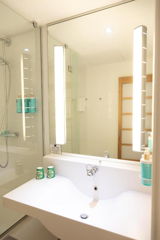 Novotel Manchester West - Standard Twin Room