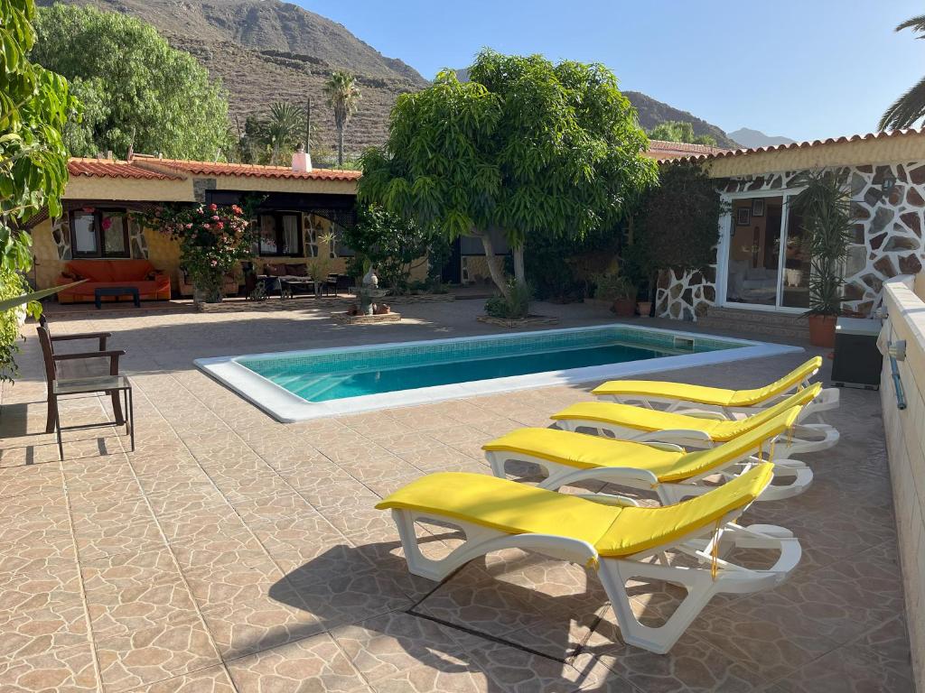 Nespecifikovaný výhled na hory nebo výhled na hory při pohledu z prázdninového domu