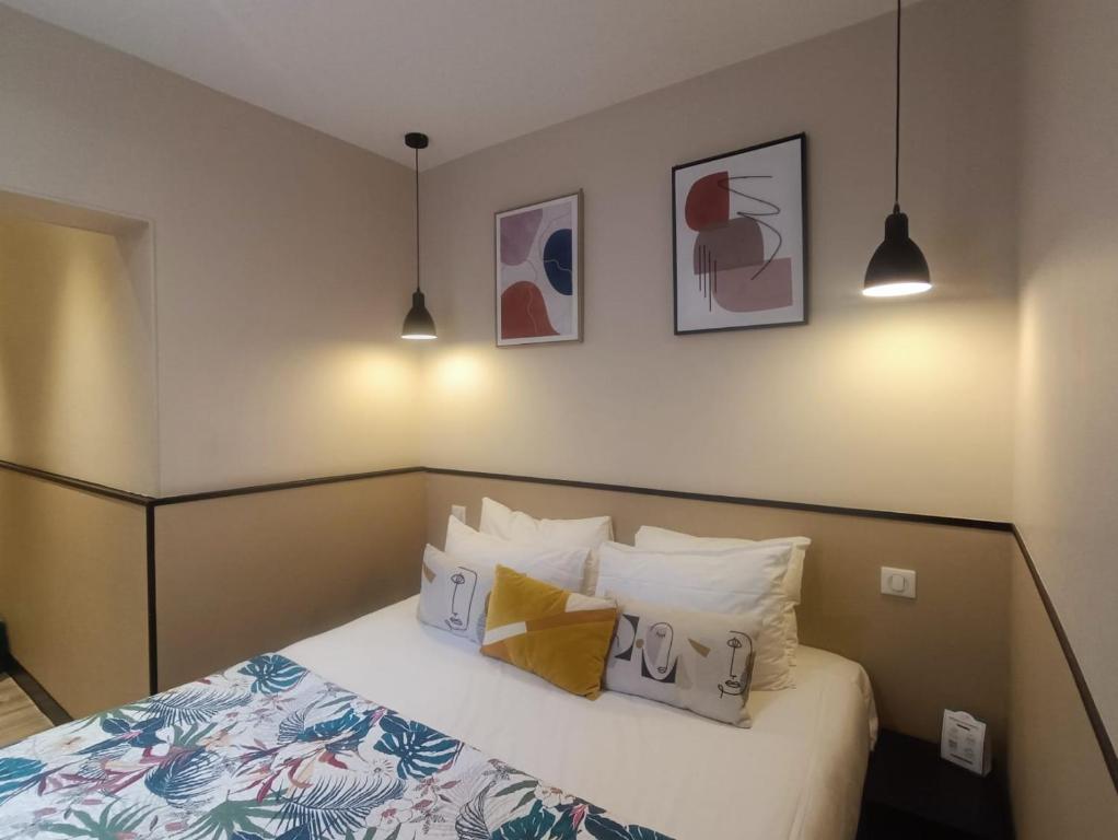 
Family Room with Shower
