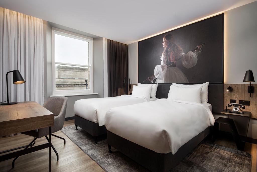 
Superior Room - Lime St View
