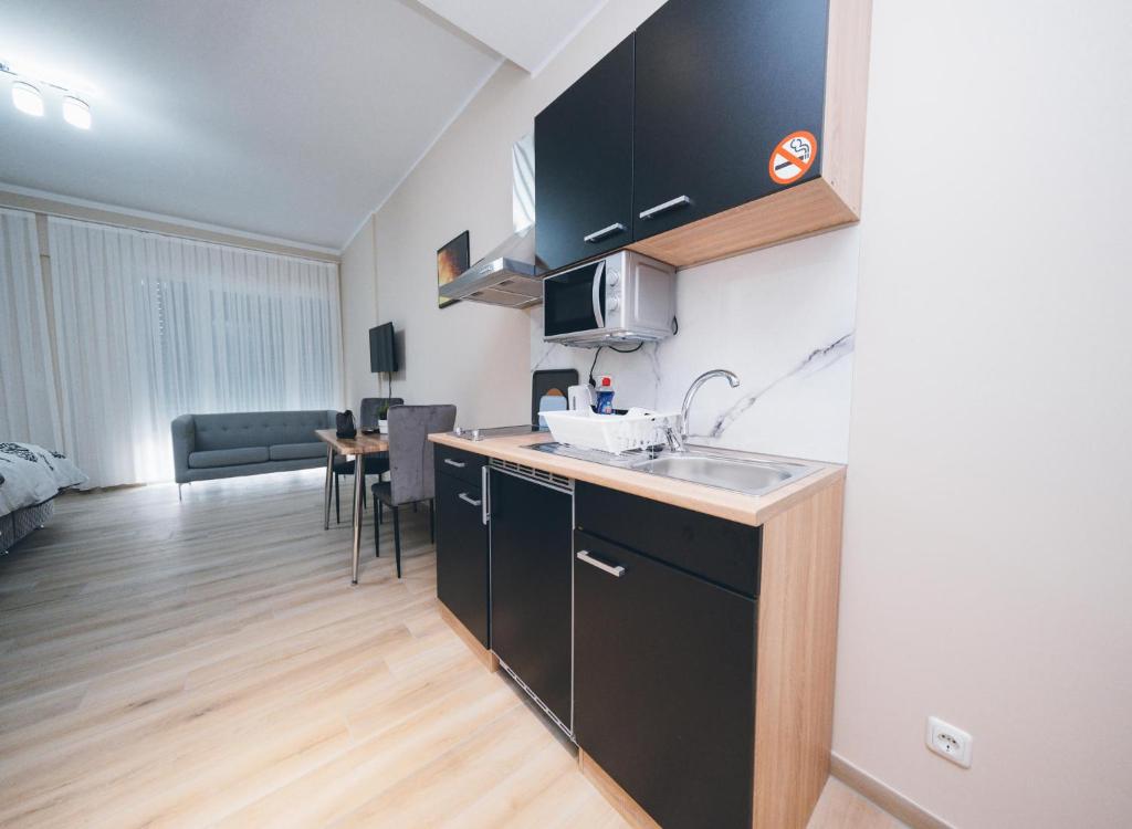 Kuchyň nebo kuchyňský kout v ubytování Main Boardinghouse