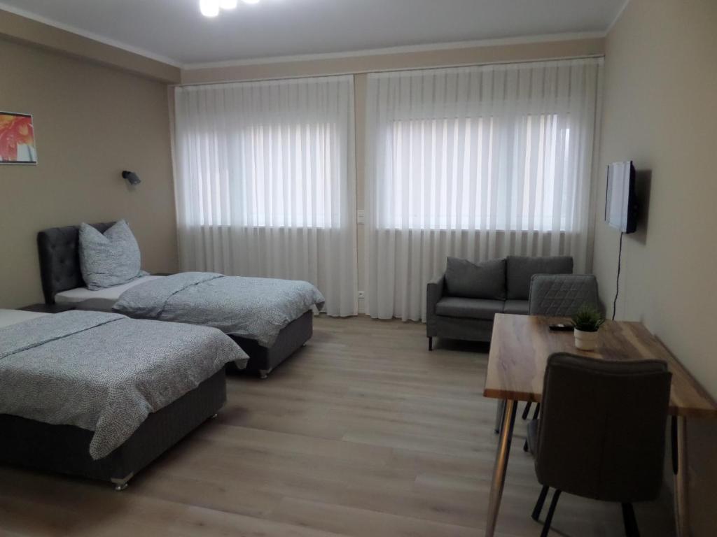 Postel nebo postele na pokoji v ubytování Main Boardinghouse