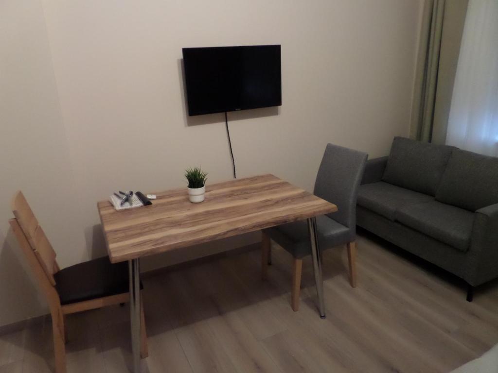 TV a/nebo společenská místnost v ubytování Main Boardinghouse