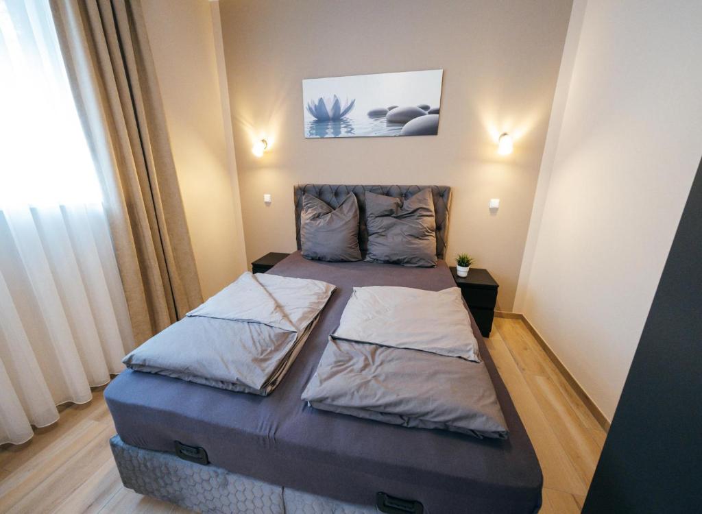 Postel nebo postele na pokoji v ubytování Main Boardinghouse