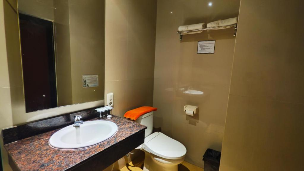 Koupelna v ubytování Odaita Hotel Pamekasan Madura