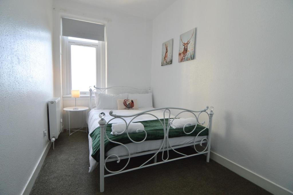 Two Bedroom Flat with Sea Views! photo