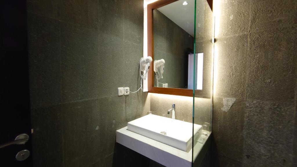 Koupelna v ubytování Odaita Hotel Pamekasan Madura