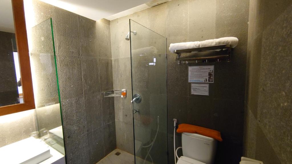 Koupelna v ubytování Odaita Hotel Pamekasan Madura