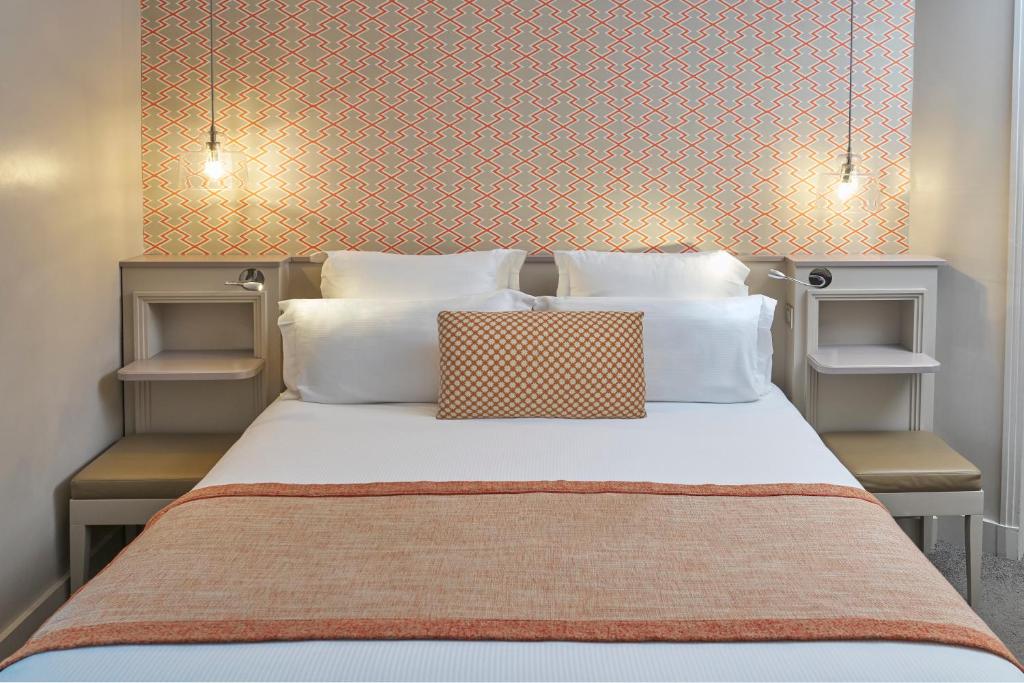 Postel nebo postele na pokoji v ubytování Hôtel Vic Eiffel
