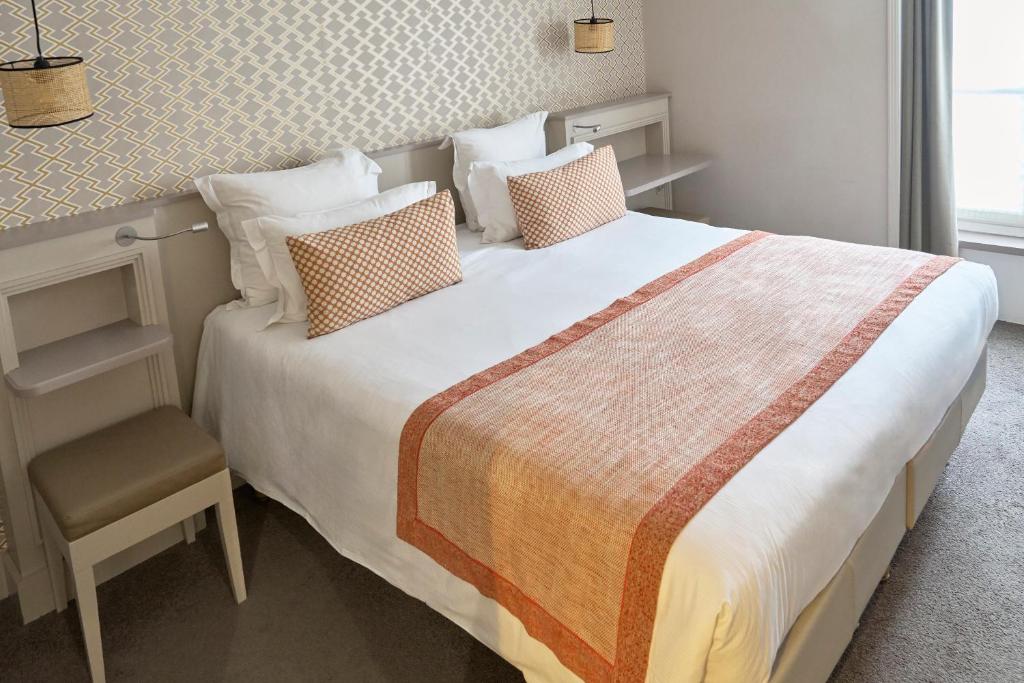Postel nebo postele na pokoji v ubytování Hôtel Vic Eiffel