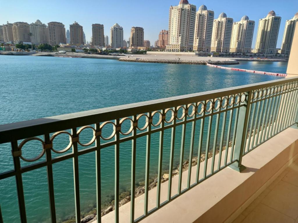 Balkón nebo terasa v ubytování Luxury Chalet at Pearl Qatar