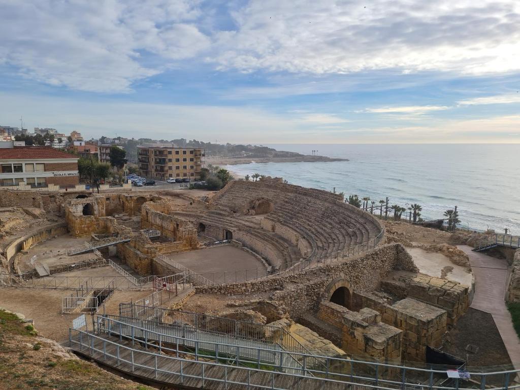 an ancient amphitheater next to the ocean at Apartament Elizabet in Tarragona