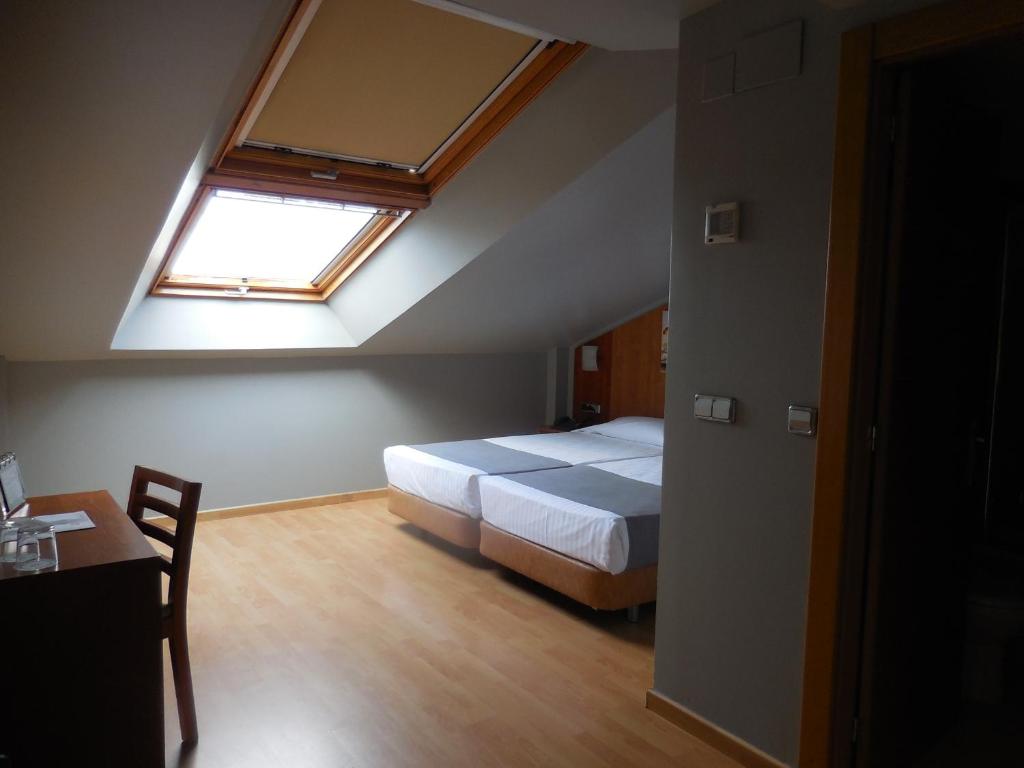 A bed or beds in a room at Hotel Alda Palacio Valdés