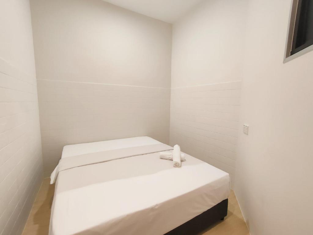 Postel nebo postele na pokoji v ubytování ₘₐcₒ ₕₒₘₑ【Private Room】@Stulang 【CIQ】【Mid Valley】