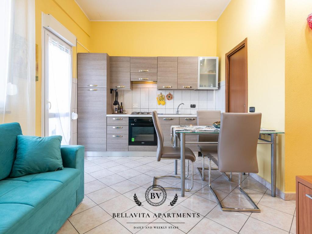 Bon Bon - BellaVita Apartmentsにあるキッチンまたは簡易キッチン