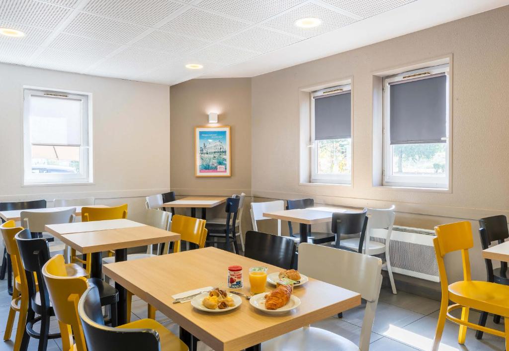 Restaurace v ubytování B&B HOTEL Bourges 1