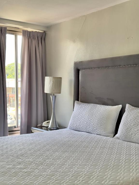 Postel nebo postele na pokoji v ubytování Gran Hotel Paris