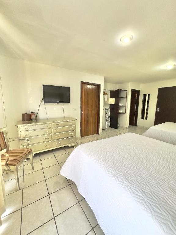 Postel nebo postele na pokoji v ubytování Gran Hotel Paris