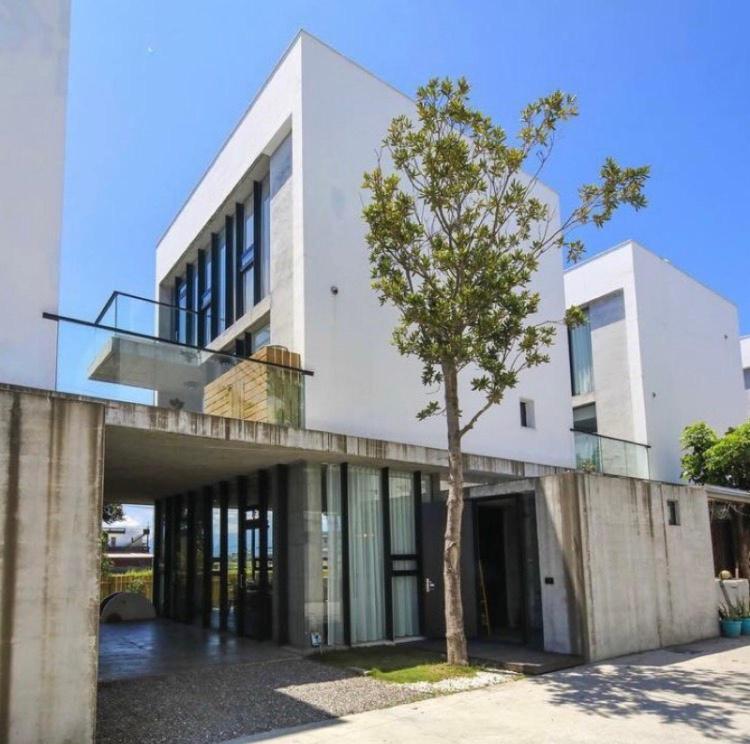 Το κτήριο όπου στεγάζεται  το δωμάτιο σε οικογενειακή κατοικία