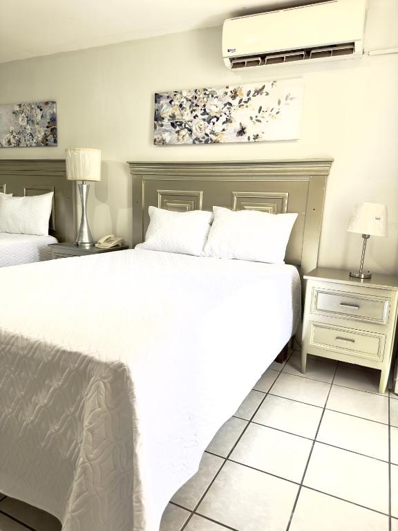 Postel nebo postele na pokoji v ubytování Gran Hotel Paris