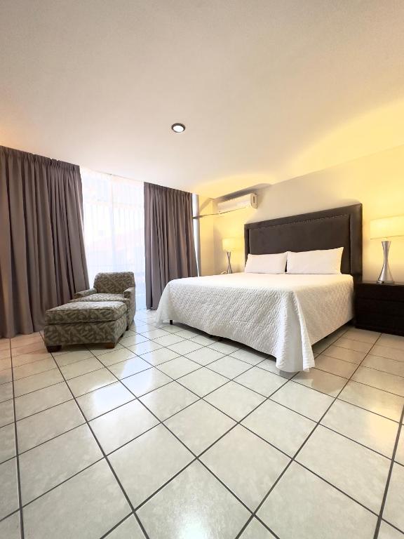 Postel nebo postele na pokoji v ubytování Gran Hotel Paris