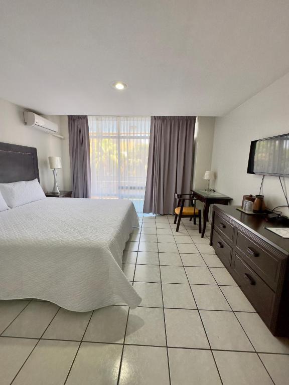 Postel nebo postele na pokoji v ubytování Gran Hotel Paris