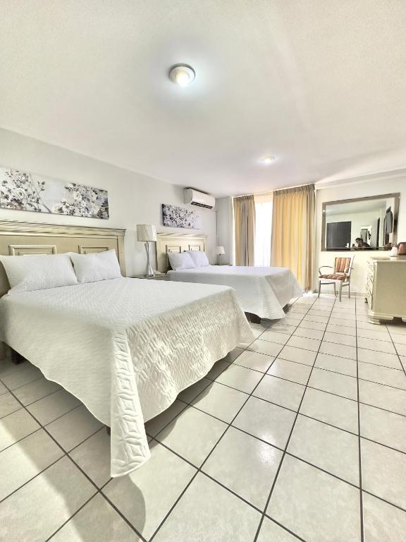 Postel nebo postele na pokoji v ubytování Gran Hotel Paris