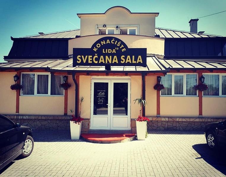 Tòa nhà nơi nhà khách tọa lạc