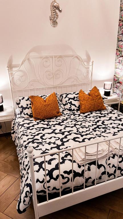 A bed or beds in a room at Il Salernitano Bed and Breakfast