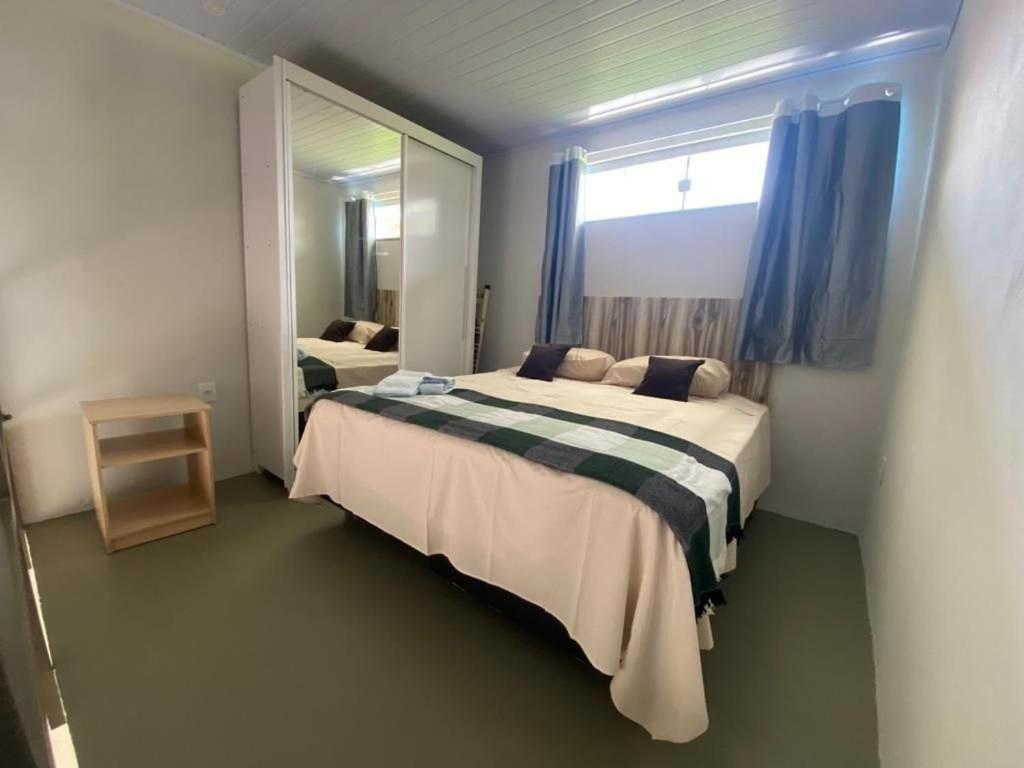 Lofts Umuarama Residence tesisinde bir odada yatak veya yataklar
