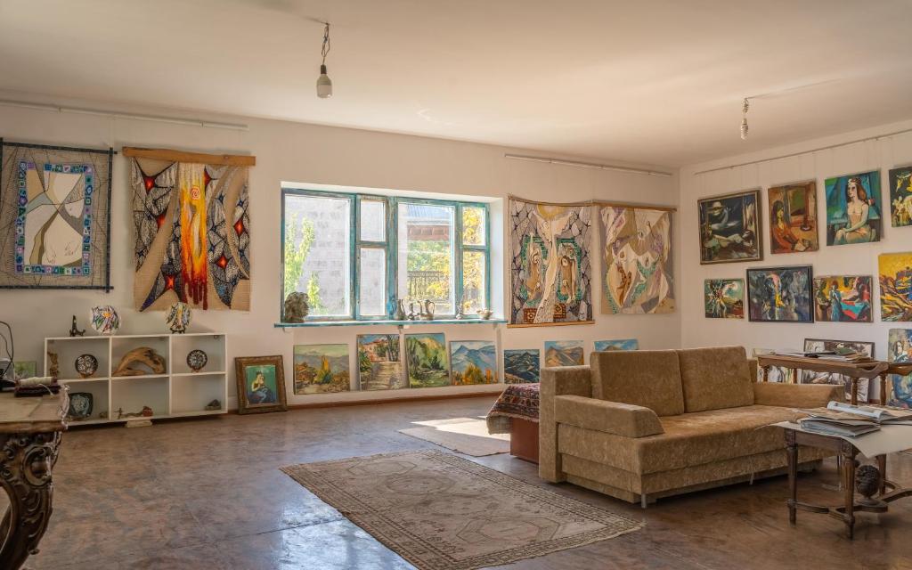 Posezení v ubytování Art Rooms Garni