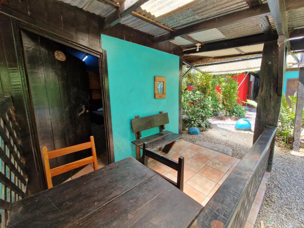 Playa Negra Brewing Beachfront Hotel - Basic Triple Room With Shared Bathroom