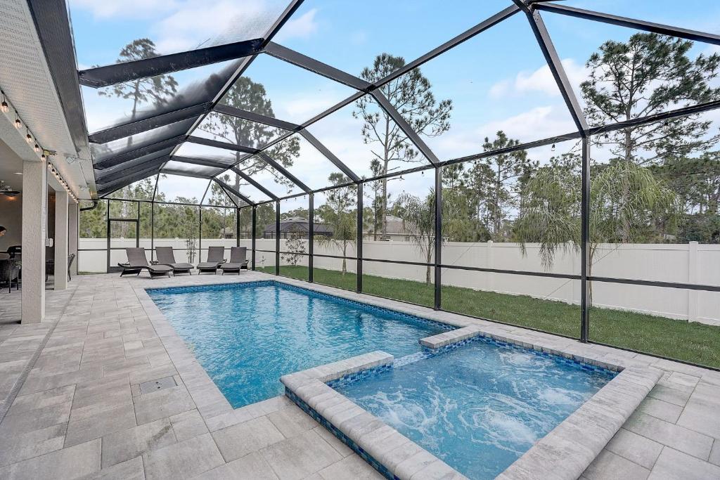 Gallery image of Luxe Gem w Heated, Saltwater Pool, Spa and Privacy Fence in North Port