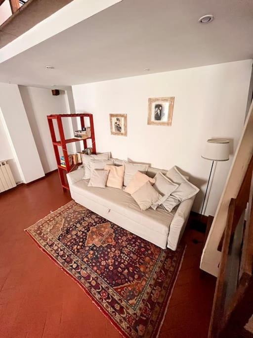 Bright Flat by Arno River, Walk Everywhere