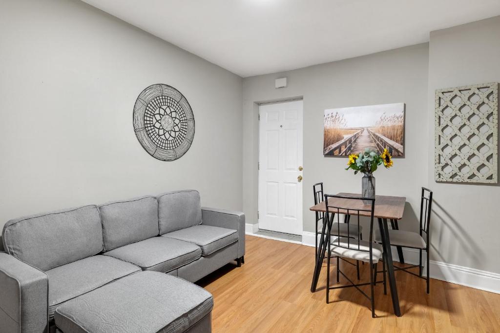 a living room with a couch and a table at Modern Posh Upenndrexel Univ 3 Bdrm in Philadelphia