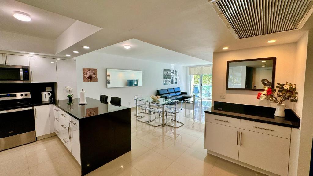 Sunny Isles, beach life! Parking included - Apartamento De Tres Habitaciones