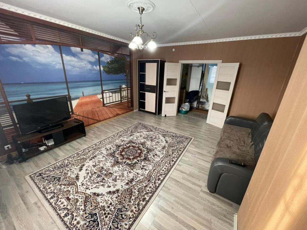 sala de estar con vistas al océano en House near airport ЖК ЮГ en Prigorodnyy