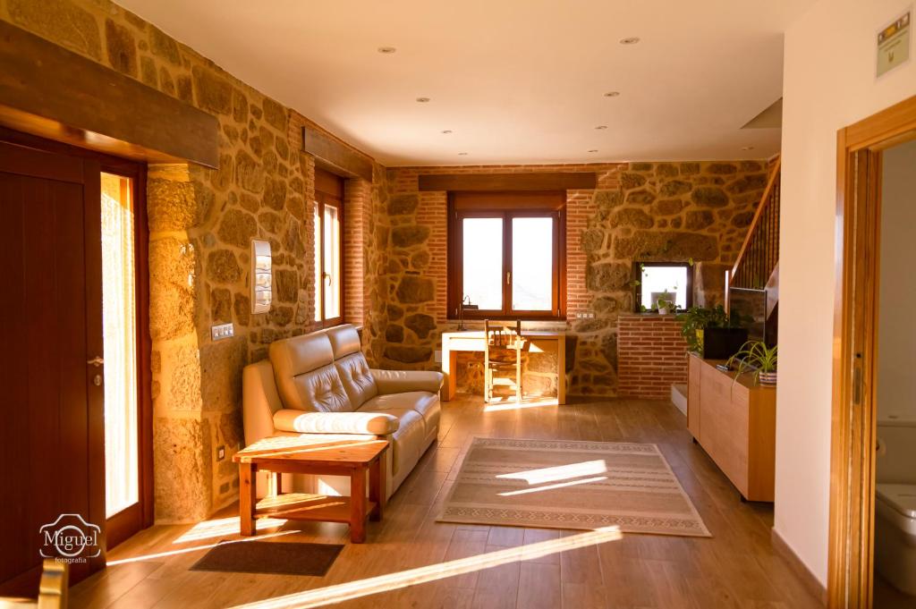 a living room with a couch and a table at La Tahona in Fermoselle