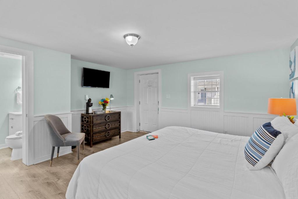 Loggerhead Inn and Suites - Deluxe King Room
