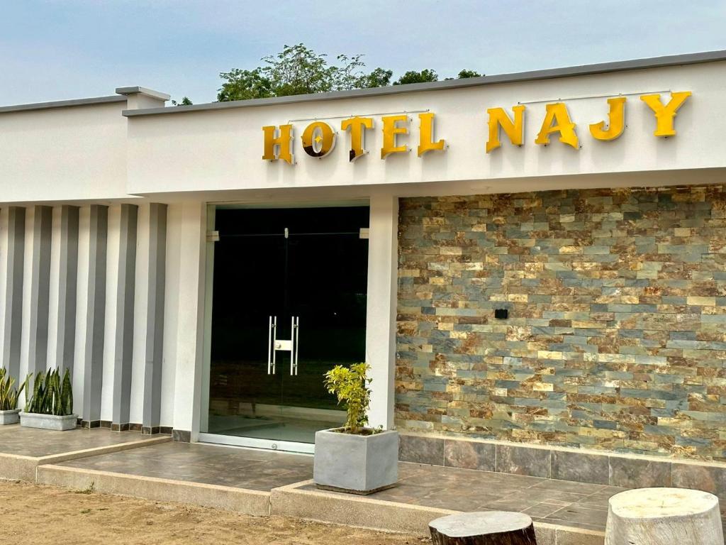hotel może podpisać się na przedniej części budynku w obiekcie Najy Aguachica w mieście Aguachica