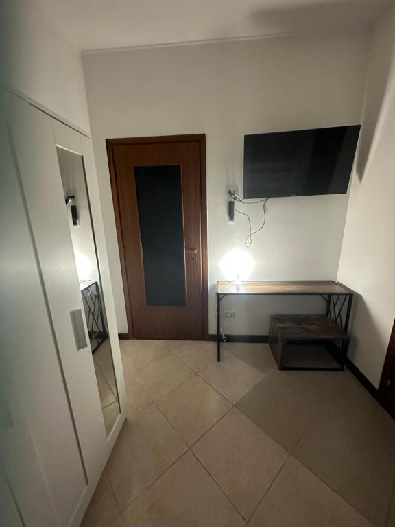 TV a/nebo společenská místnost v ubytování Gigli, rooms con cucina in comune e terrazza