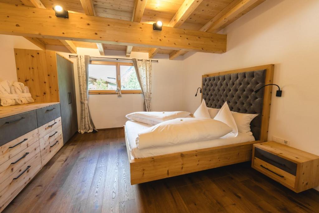 Posteľ alebo postele v izbe v ubytovaní Hotel Macun, Vent im Ötztal