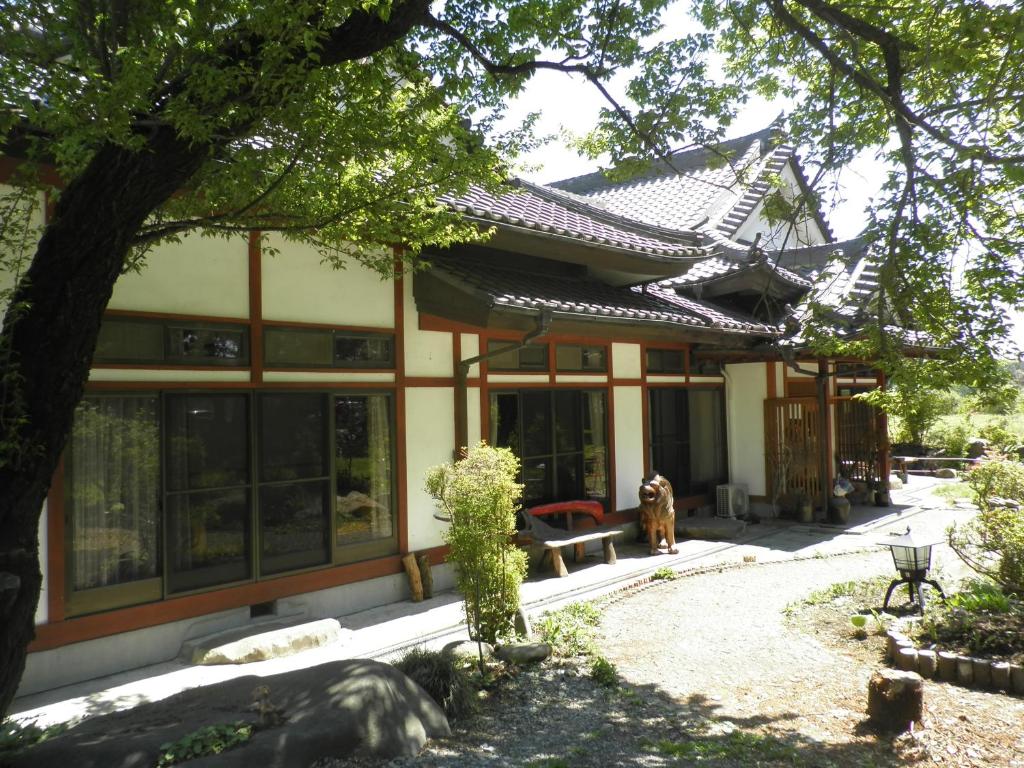 een gebouw met een bank ervoor bij COZY Inn Free Shuttle service in Nikko