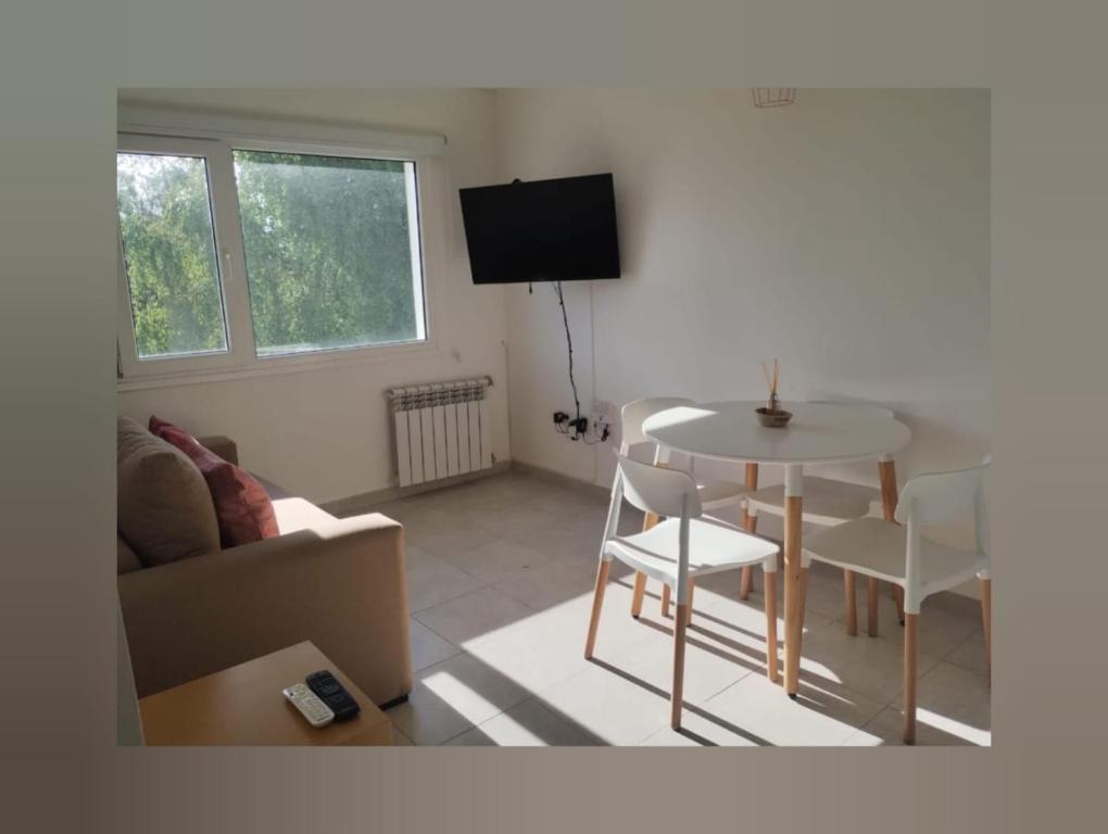 Μια τηλεόραση ή/και κέντρο ψυχαγωγίας στο Apart Las Victorias