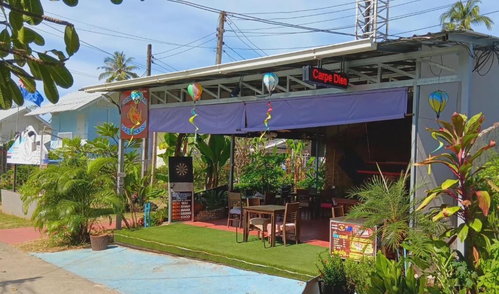 a restaurant with a table and chairs in front of it at Carpe Diem Guest House in Ko Chang