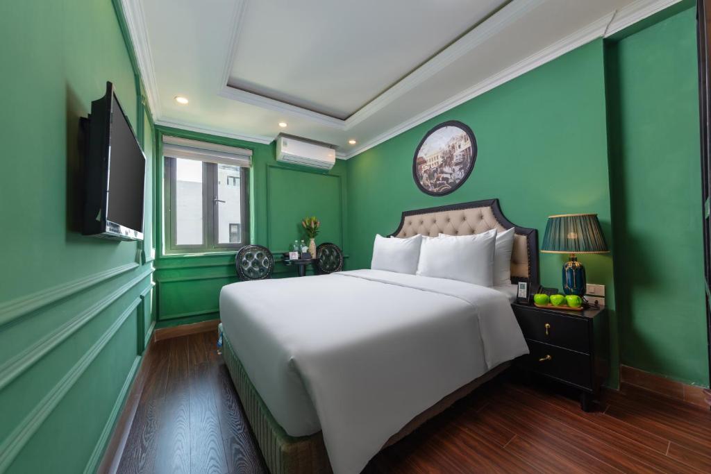 Postel nebo postele na pokoji v ubytování Madelise Adora Hotel & Travel
