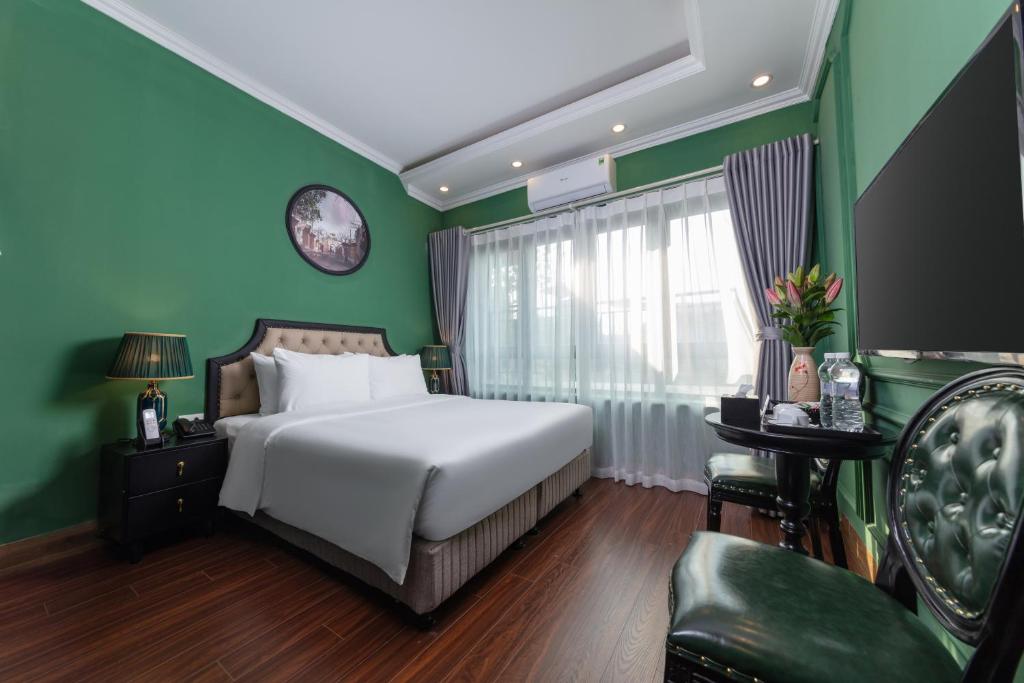 Postel nebo postele na pokoji v ubytování Madelise Adora Hotel & Travel